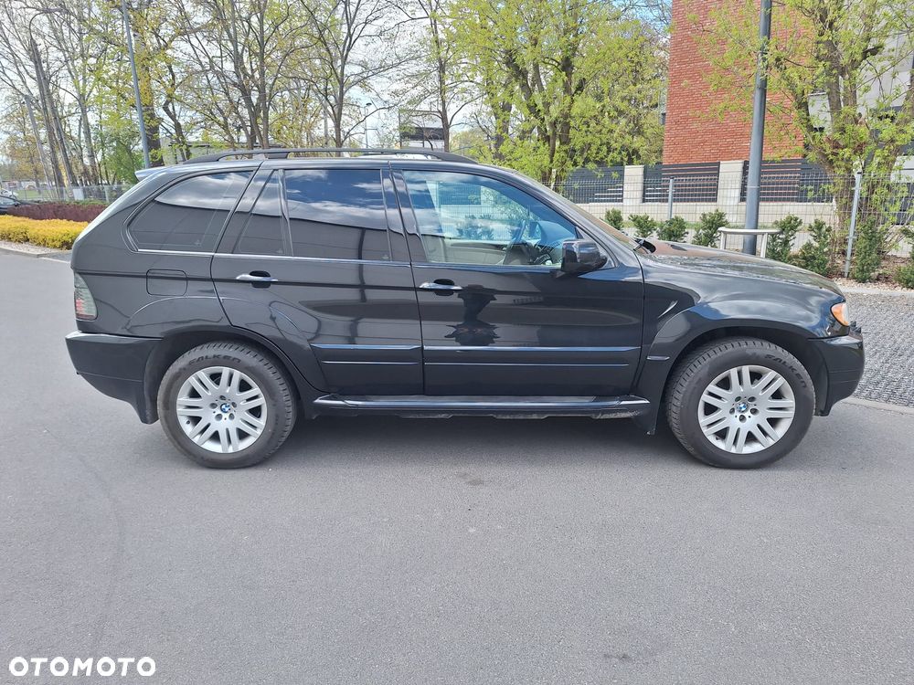 BMW X5 4.4i - 5
