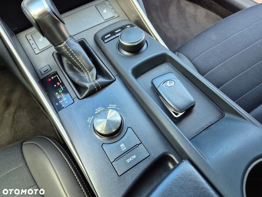 Lexus IS 200t / 300 Elegance - 31