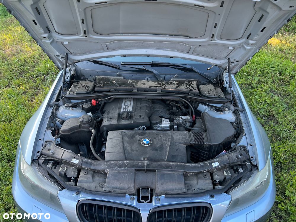 BMW Seria 3 320i - 9