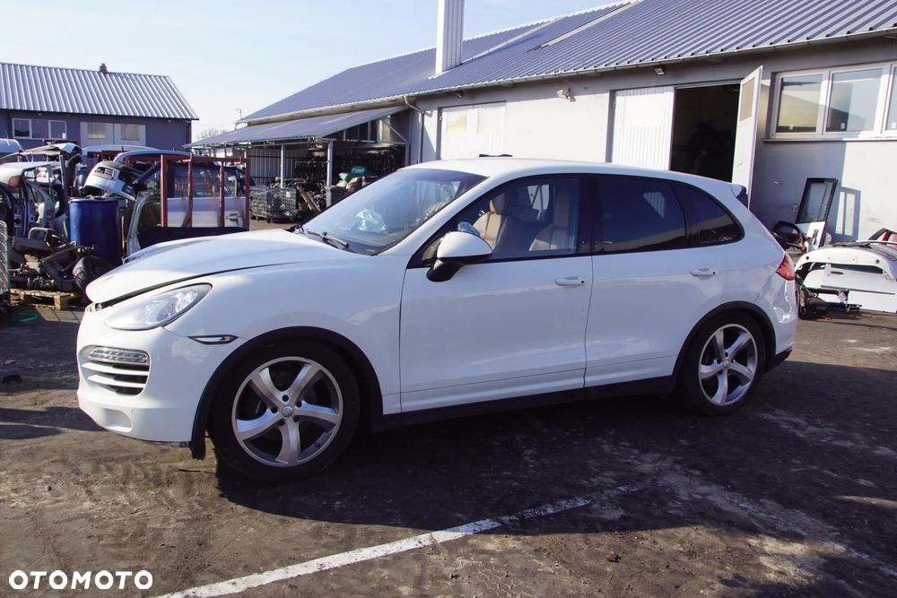 Auto na części - Porsche Cayenne II 3.0 D 239 KM CASA A5904 LR9A 2011R Silnik Skrzynia Drzwi Klapa Błotnik Lampa Lusterko Szyba Klamka Deska Kokpit Sterownik Moduł Czujnik Licznik Kierownica Wyświetlacz Panel - 9