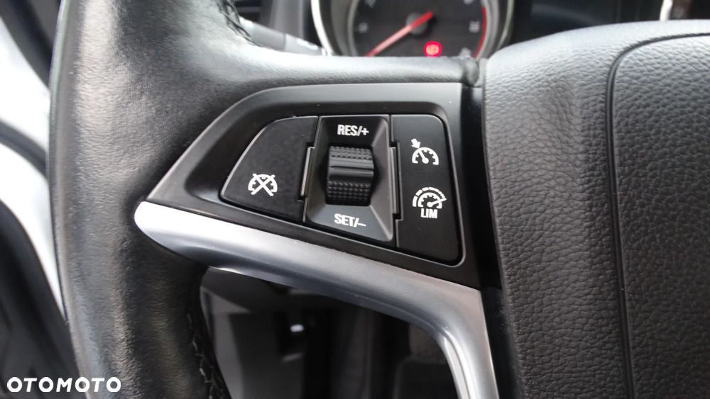 Opel Astra 1.4 Turbo Exklusiv - 23