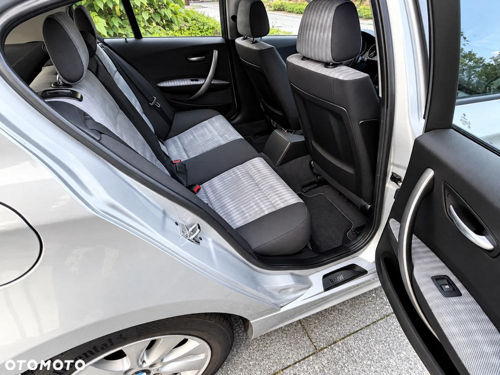 BMW Seria 1 116i - 22