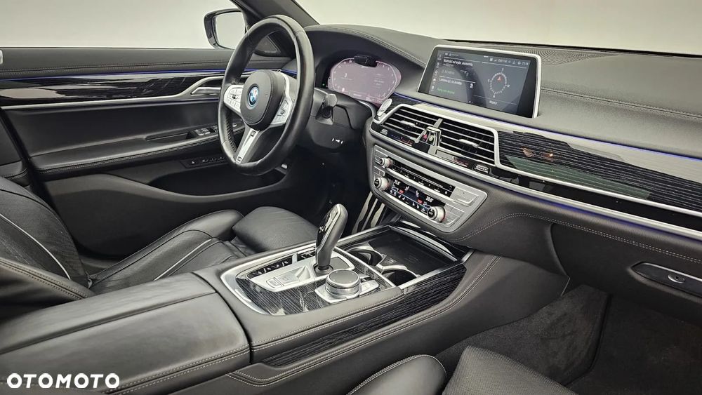 BMW Seria 7 745e - 20