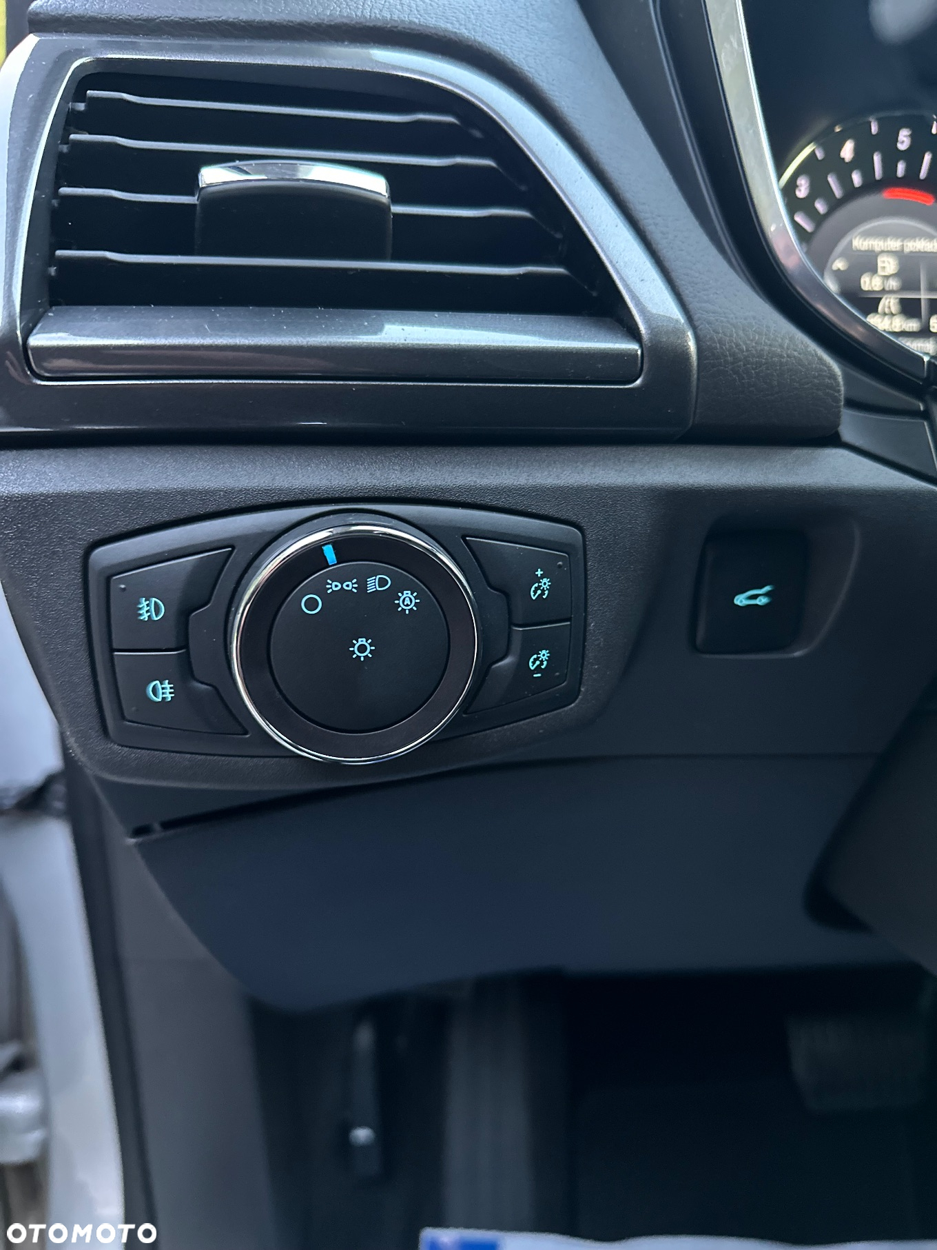 Ford Mondeo 2.0 EcoBlue Titanium - 24