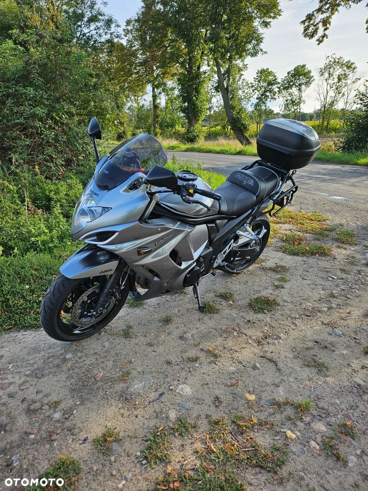 Suzuki GSX - 13