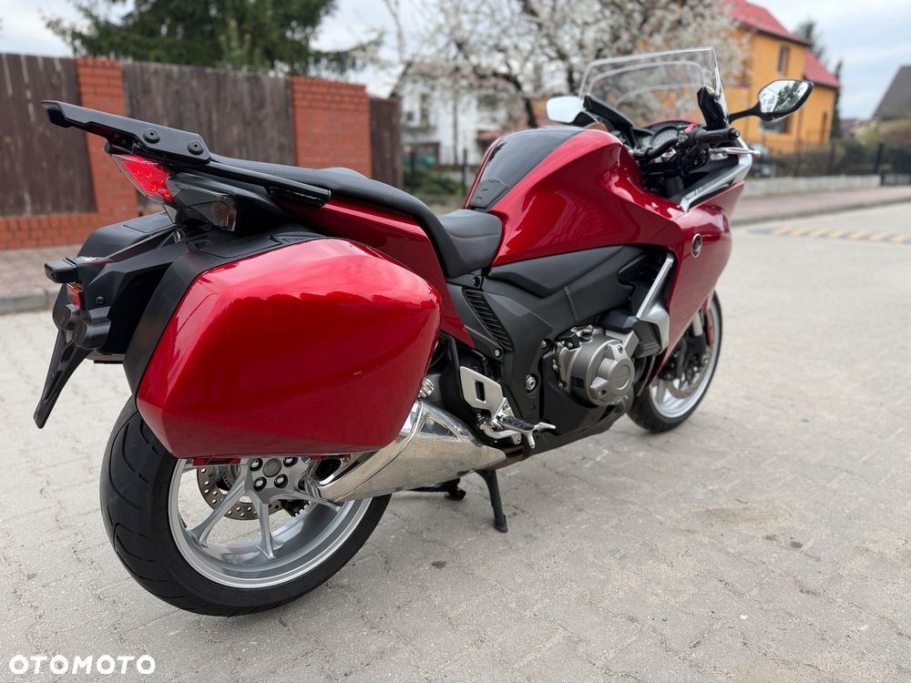 Honda VFR - 12