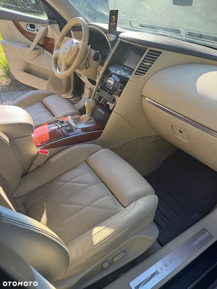 Infiniti QX70 - 27