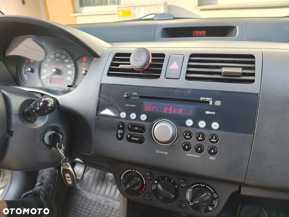 Suzuki Swift 1.3 Club - 12