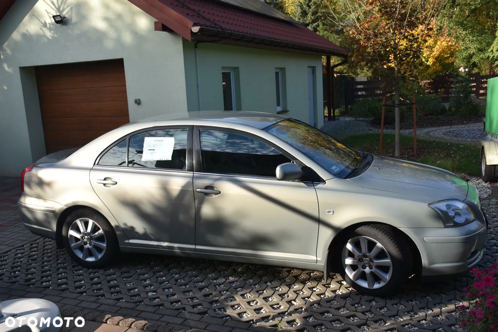 Toyota Avensis 2004 photo 2