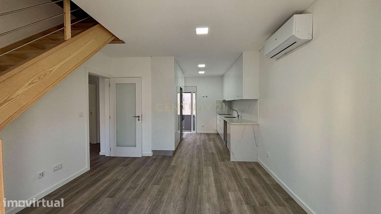 Apartamento T3 Duplex | Ar condicionado | Camarate - Grande imagem: 2/20