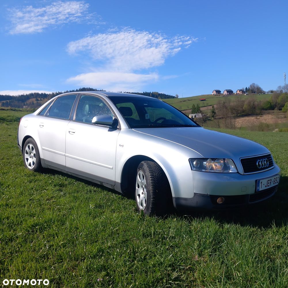 Audi A4 Limousine - 1