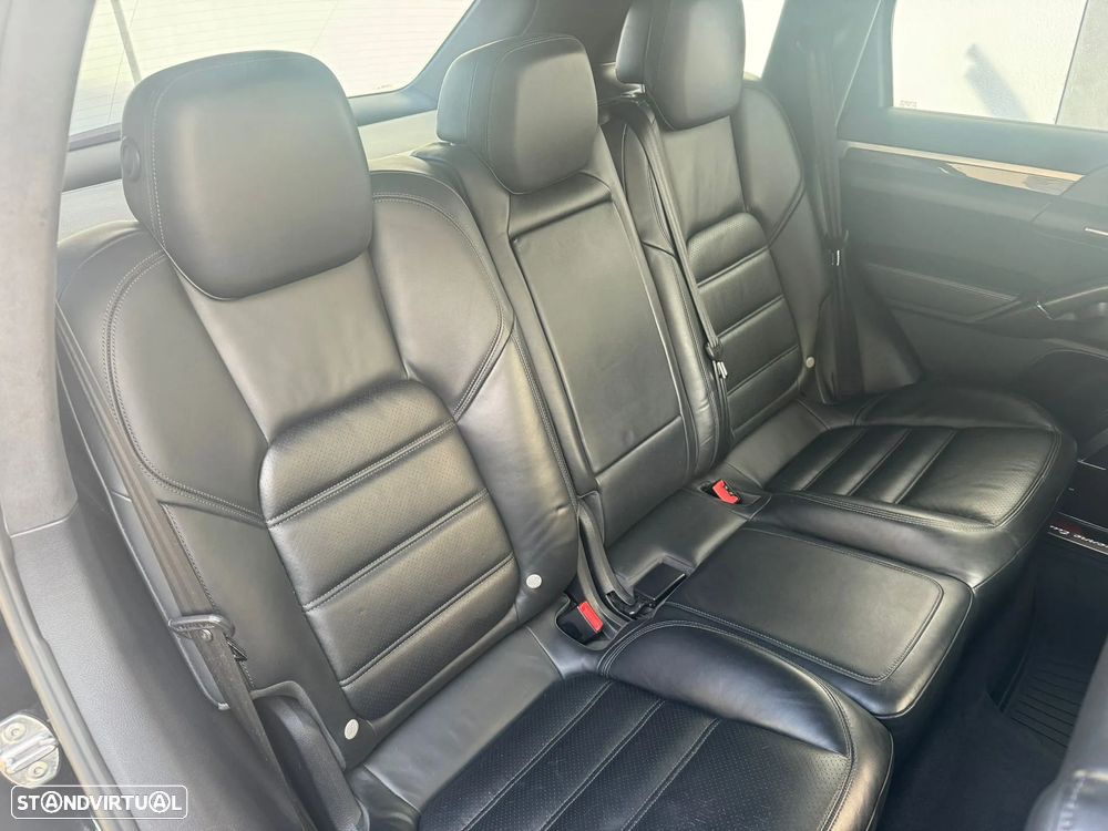 Porsche Cayenne Turbo - 21