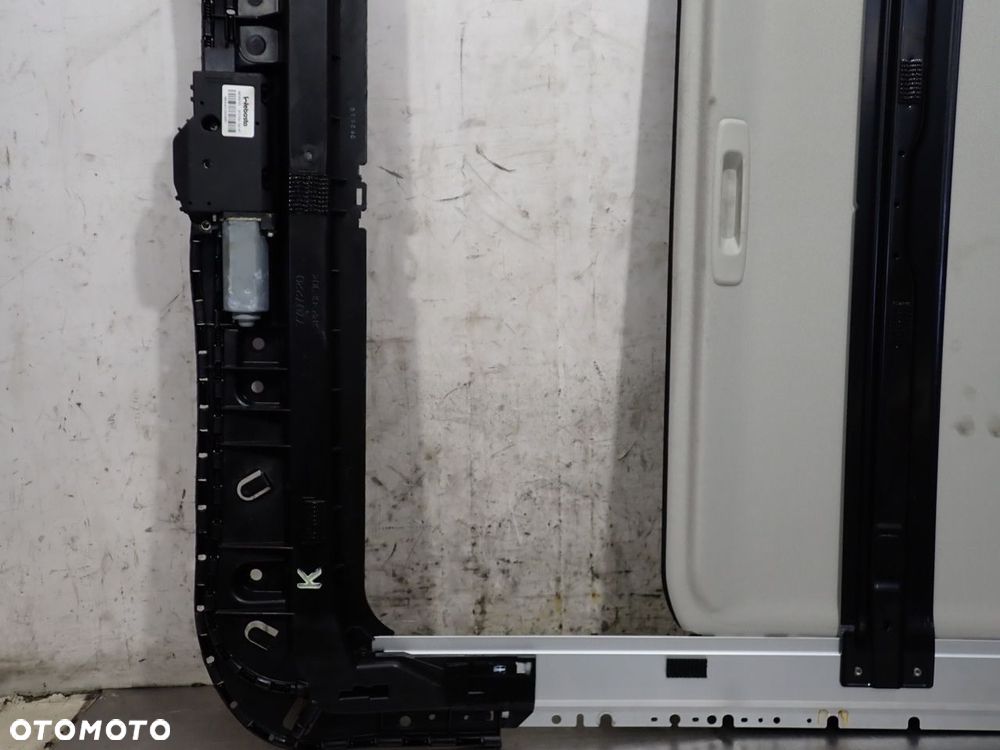 SZYBERDACH INFINITI M37X - 11