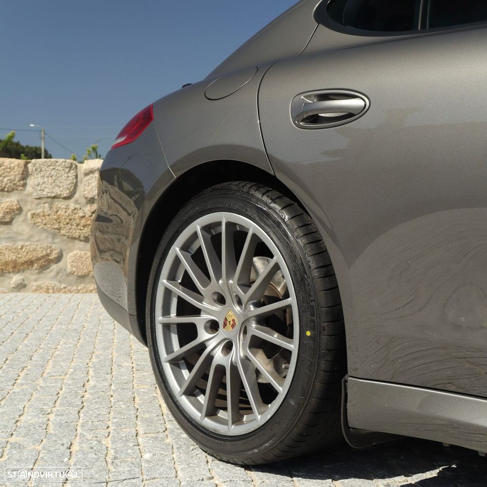 Porsche Panamera 3.0 V6 - 8
