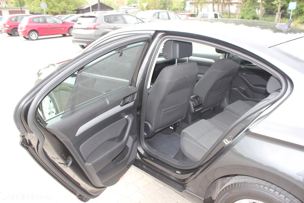 Volkswagen Passat 2.0 TDI SCR DSG Comfortline - 8