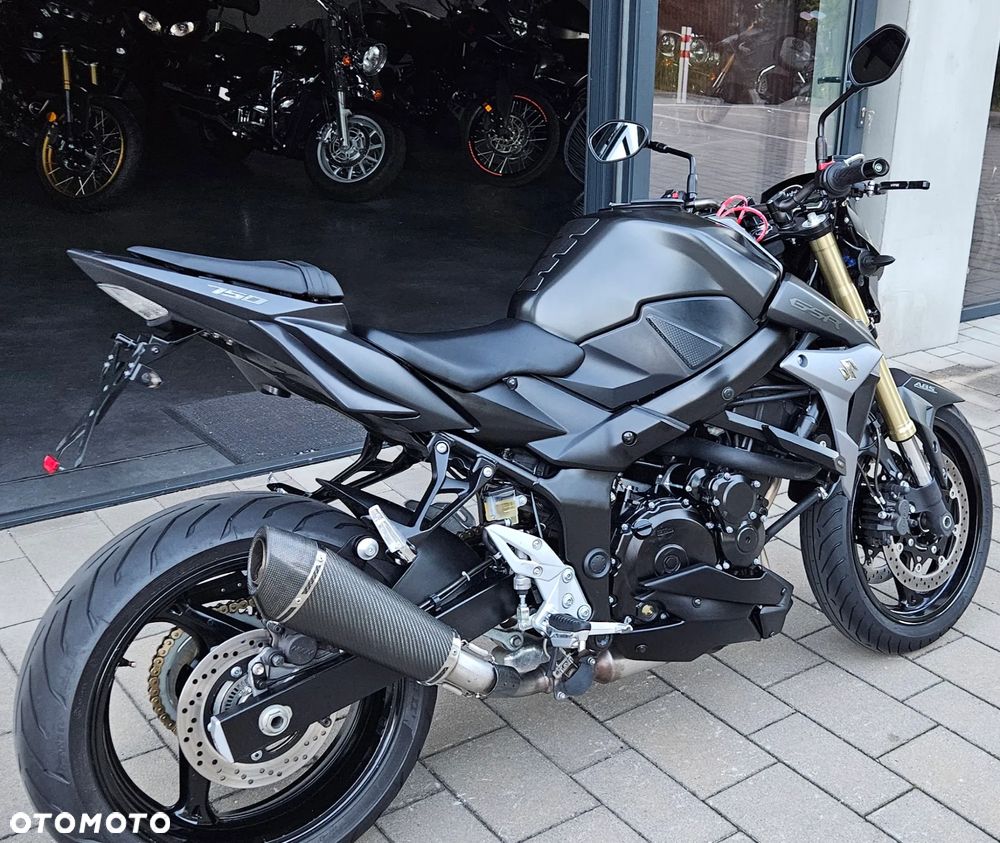 Suzuki GSR - 17