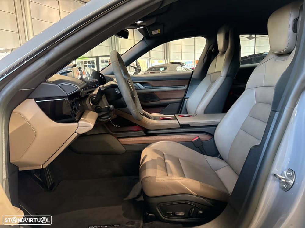 Porsche Taycan Cross Turismo 4S - 17
