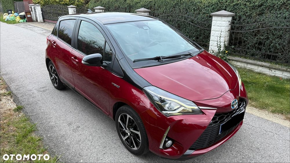 Toyota Yaris Hybrid 100 Selection - 2