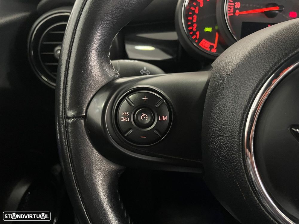 MINI 5 Portas Cooper D Aut. Seven - 31