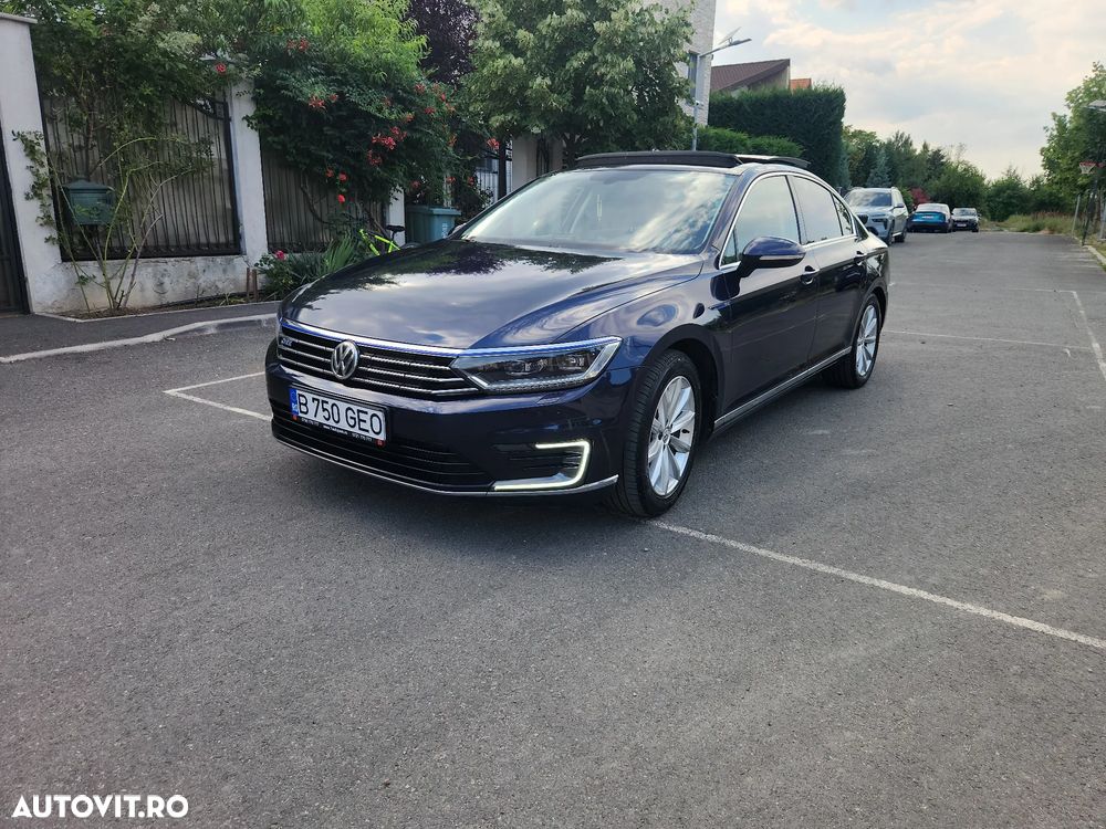Volkswagen Passat - 1