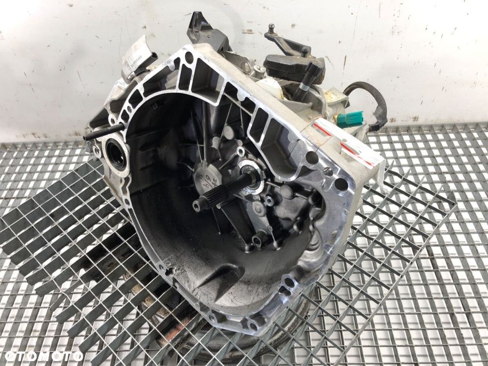 SKRZYNIA BIEGÓW  RENAULT KADJAR (HA_, HL_) 2015 - 2022 1.3 TCe 140 103 kW [140 KM] benzyna 2018 - - 7