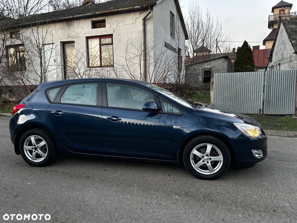 Opel Astra 1.4 Turbo Cosmo - 4