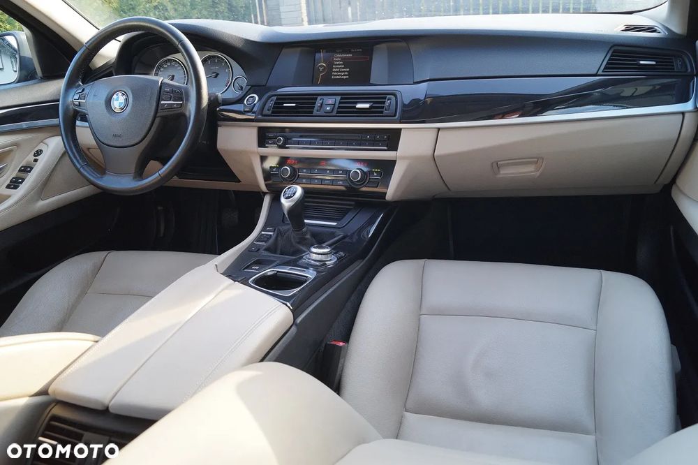 BMW Seria 5 520i - 22