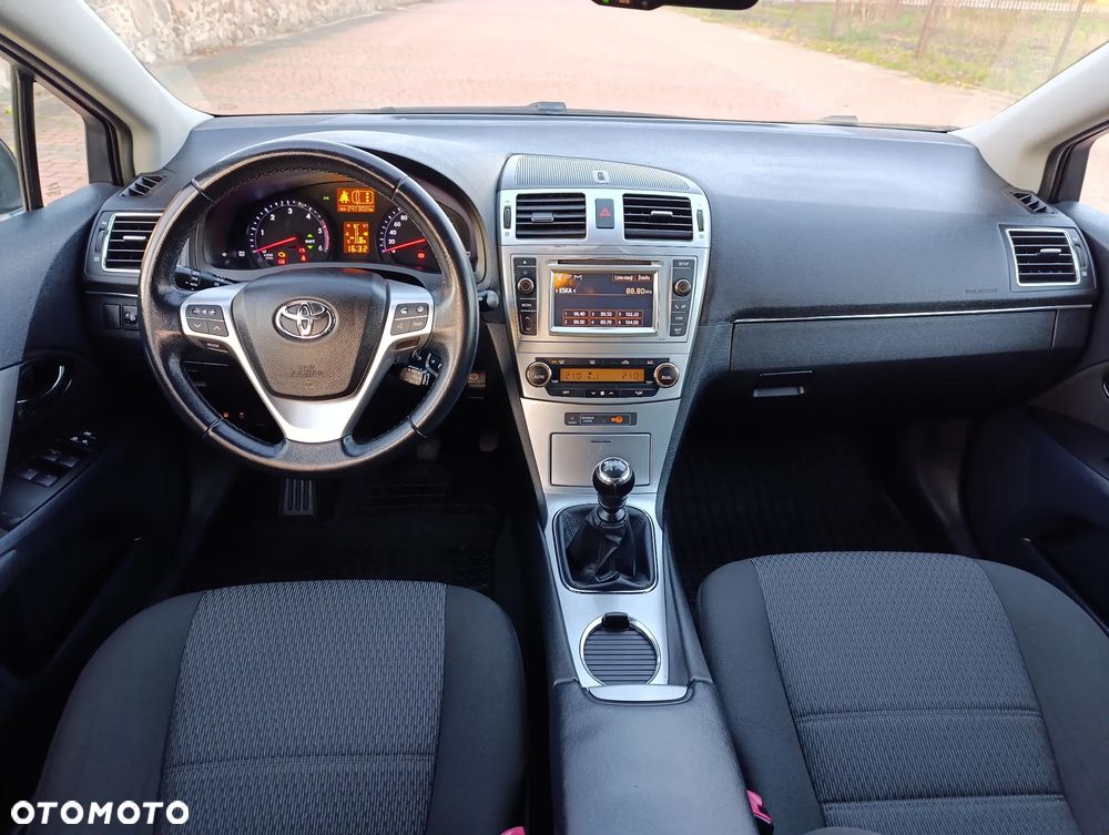 Toyota Avensis Combi 2.0 D-4D - 17