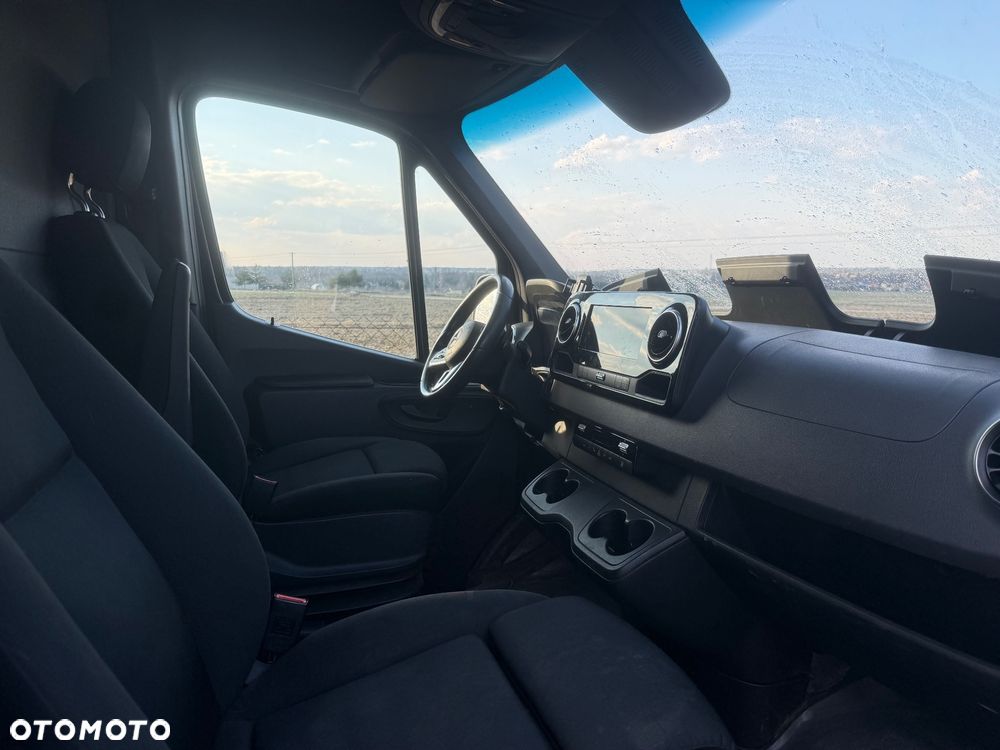 Mercedes-Benz 319 - 13