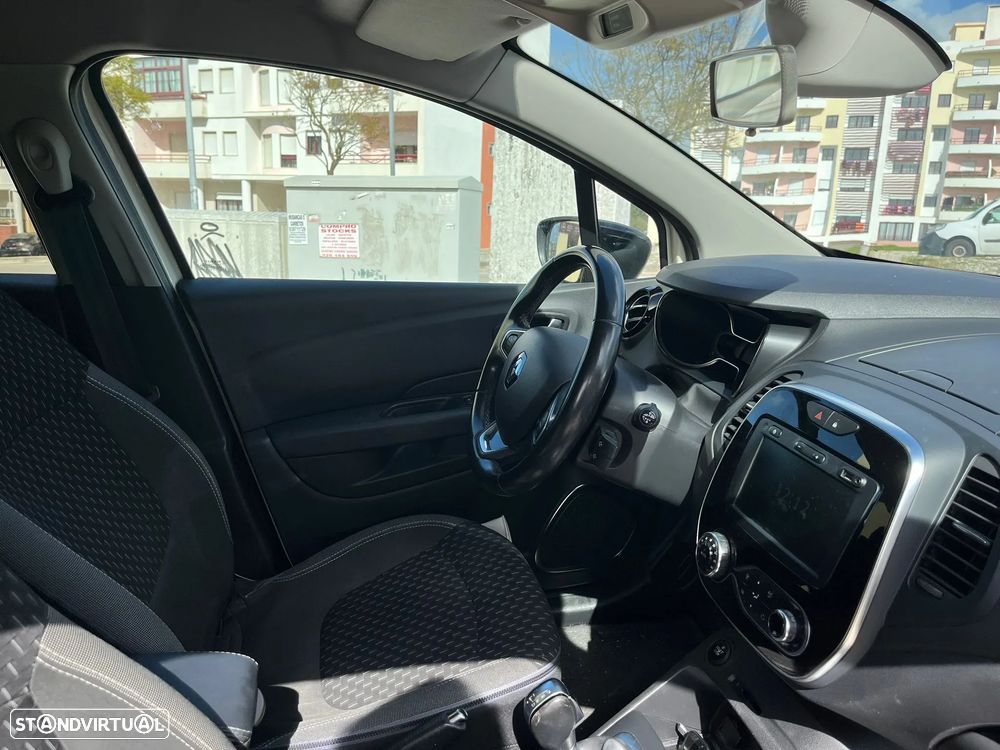 Renault Captur 1.5 dCi Exclusive EDC - 11