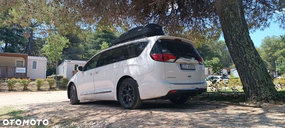 Chrysler Pacifica - 2