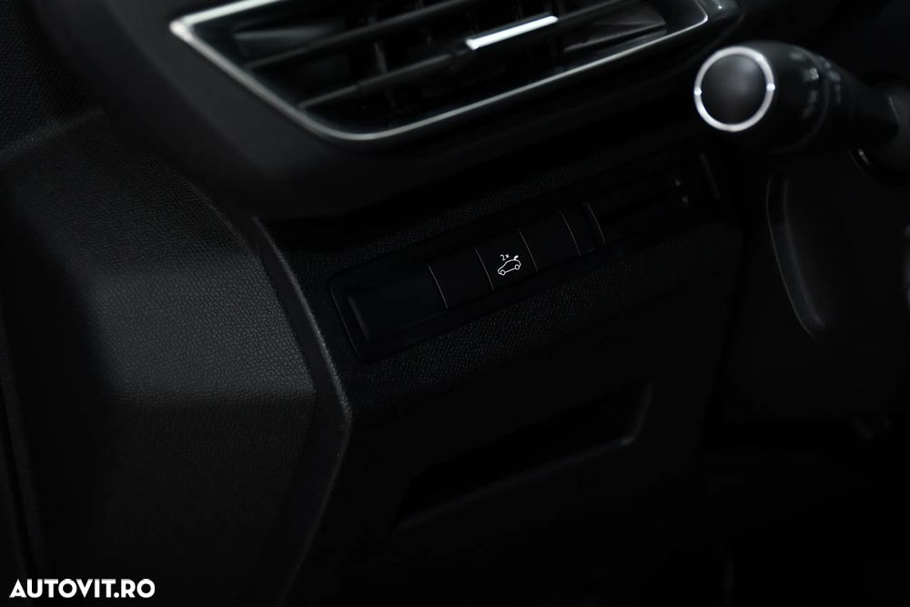 Peugeot 3008 PureTech 130 Stop & Start GPF EAT8 Allure - 32