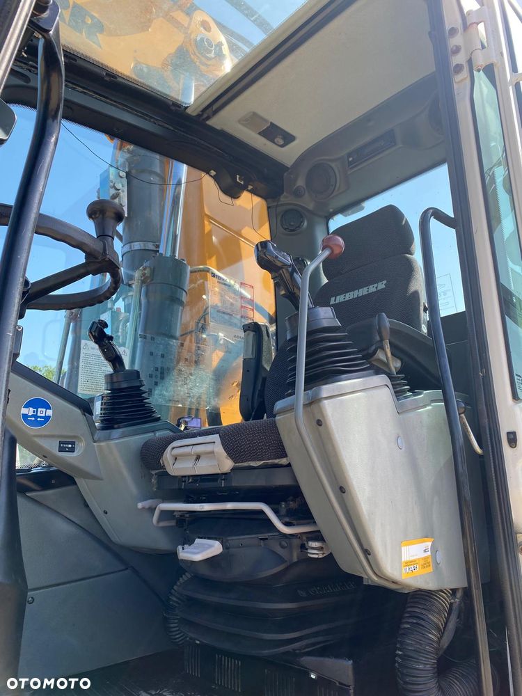 Liebherr A914 - 9