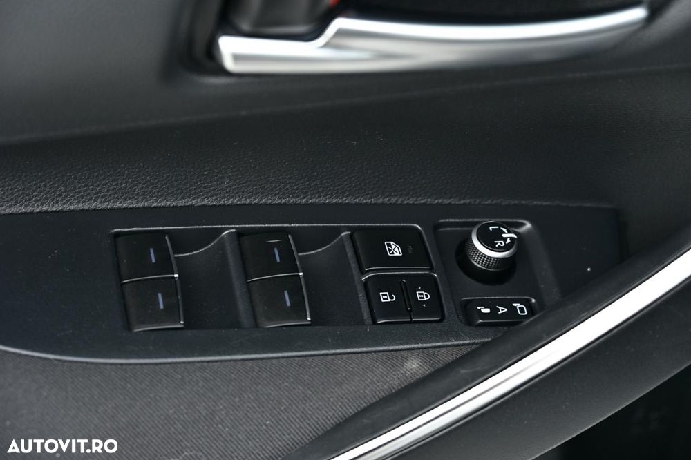 Toyota Corolla 1.8 Hybrid Business Edition - 27