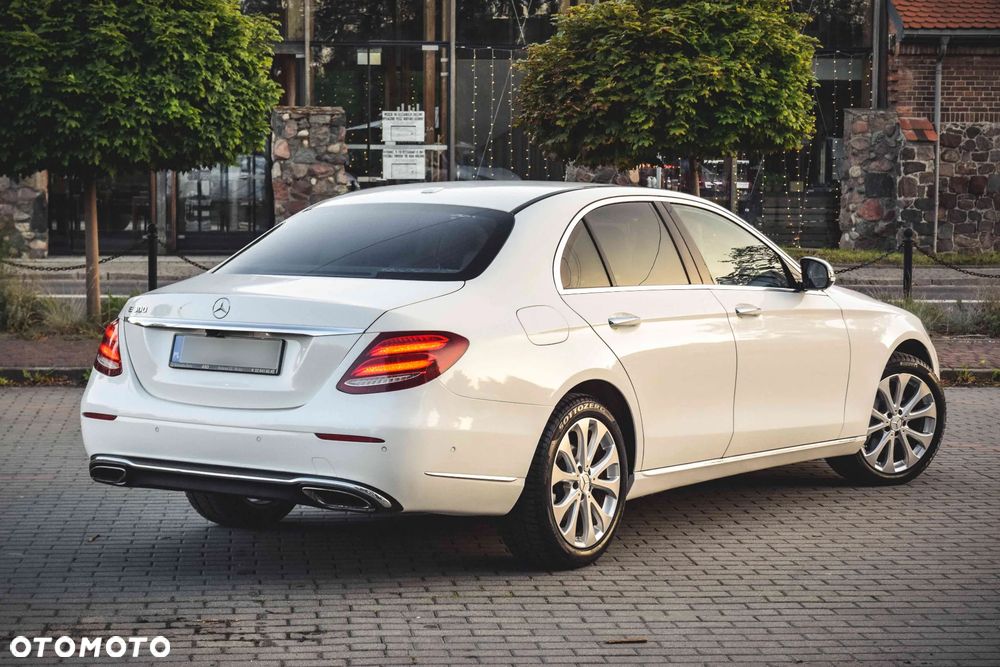 Mercedes-Benz Klasa E 300 9G-TRONIC Avantgarde - 4