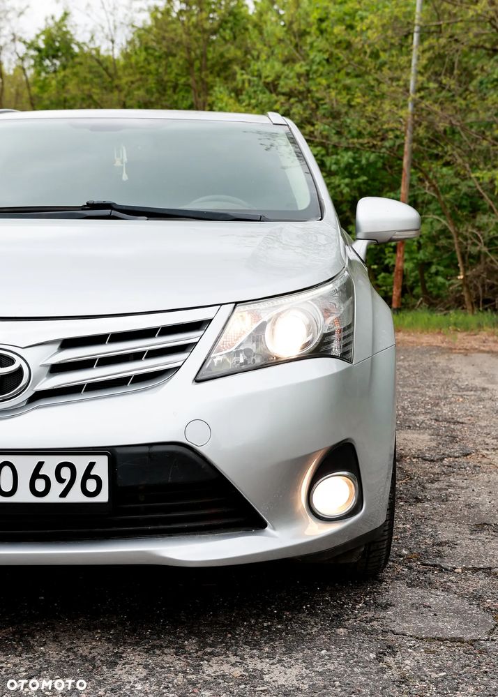Toyota Avensis 2.2 D-4D Comfort - 12