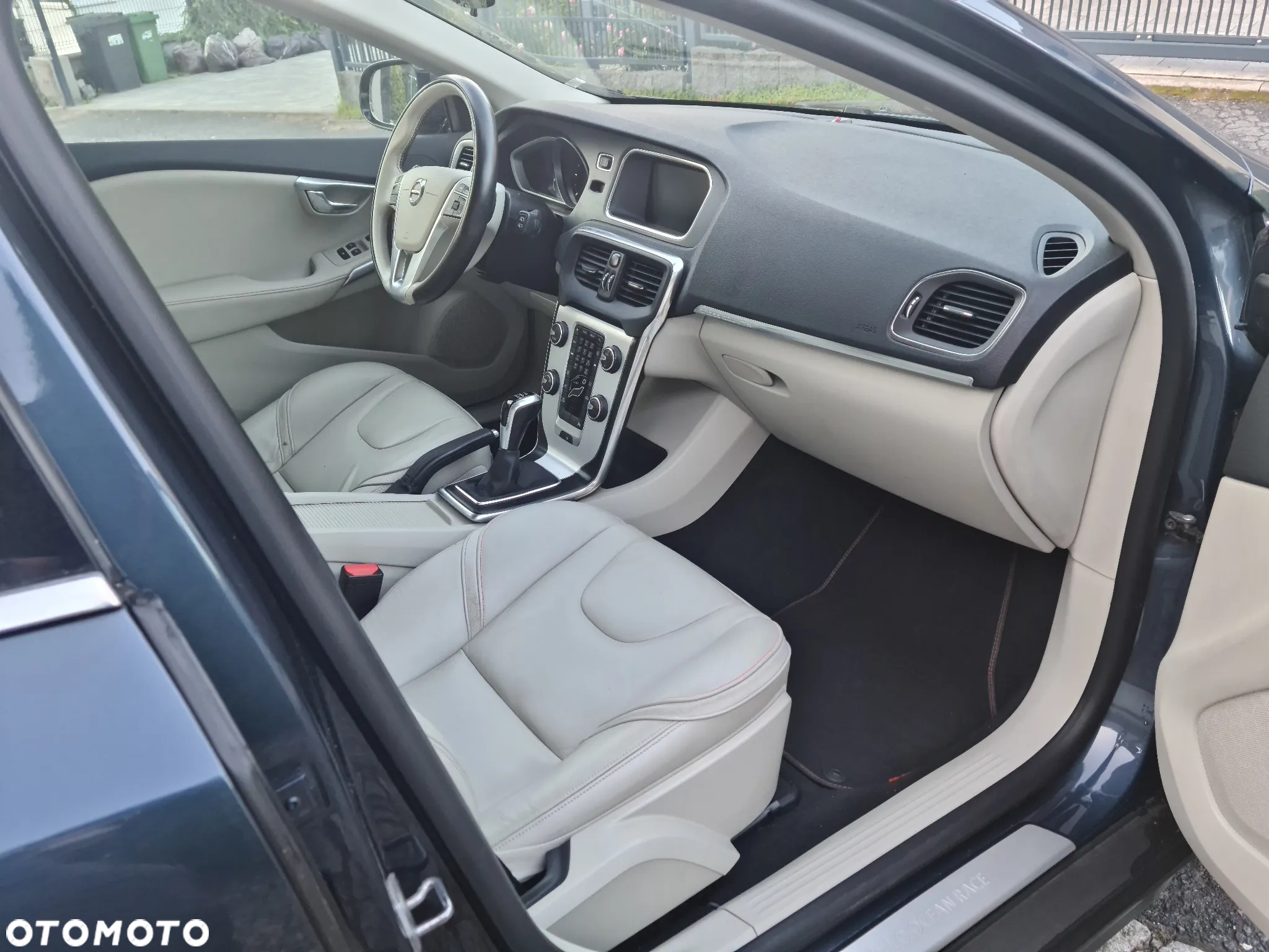 Volvo V40 D2 Drive-E R-Design Momentum - 36