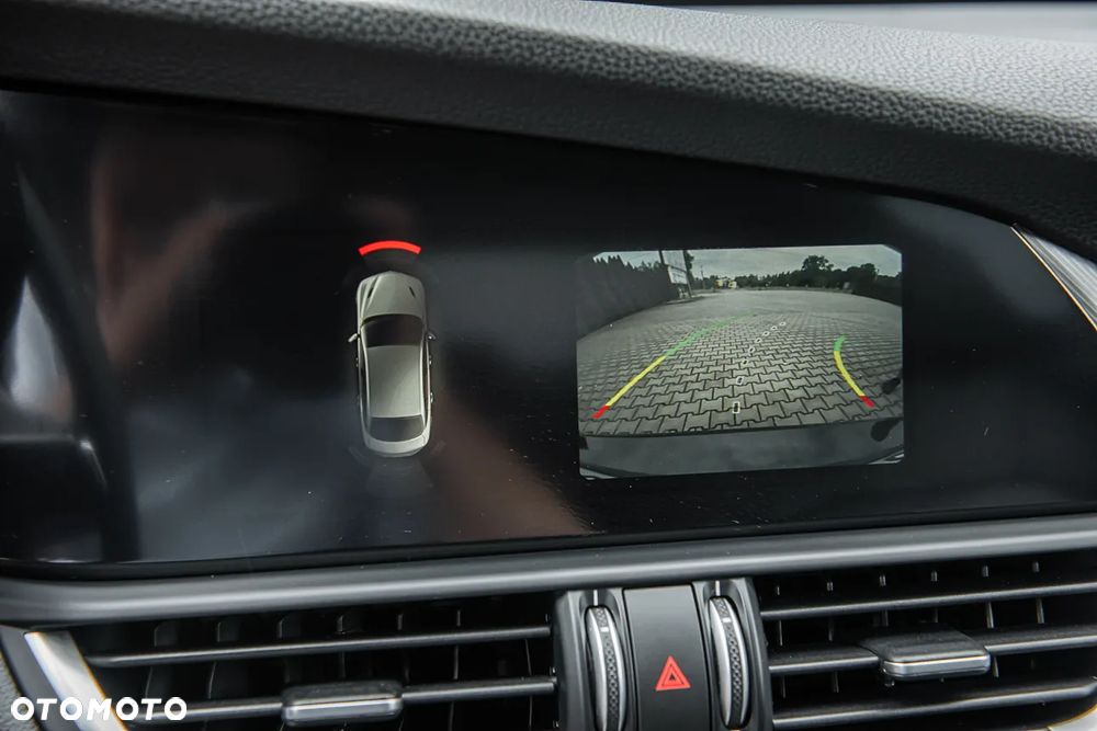 Alfa Romeo Giulia 2.2 Super - 12