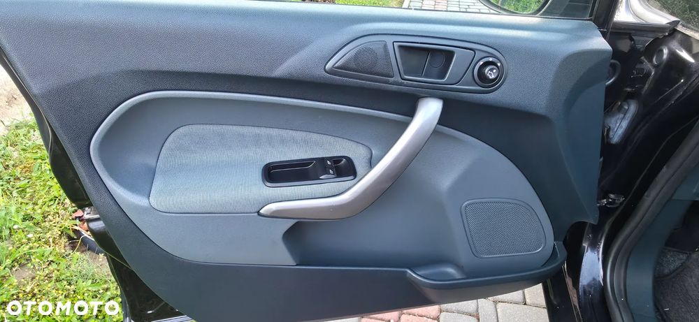 Ford Fiesta 1.25 Champions Edition - 9