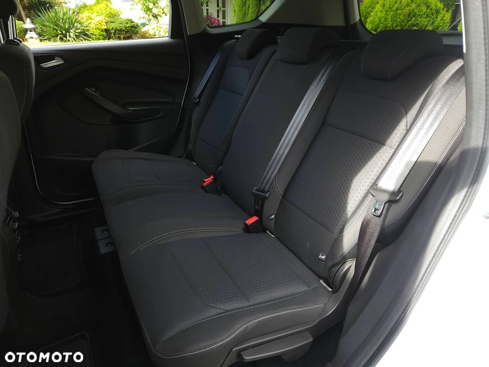 Ford Kuga 2.0 TDCi AWD Titanium - 37