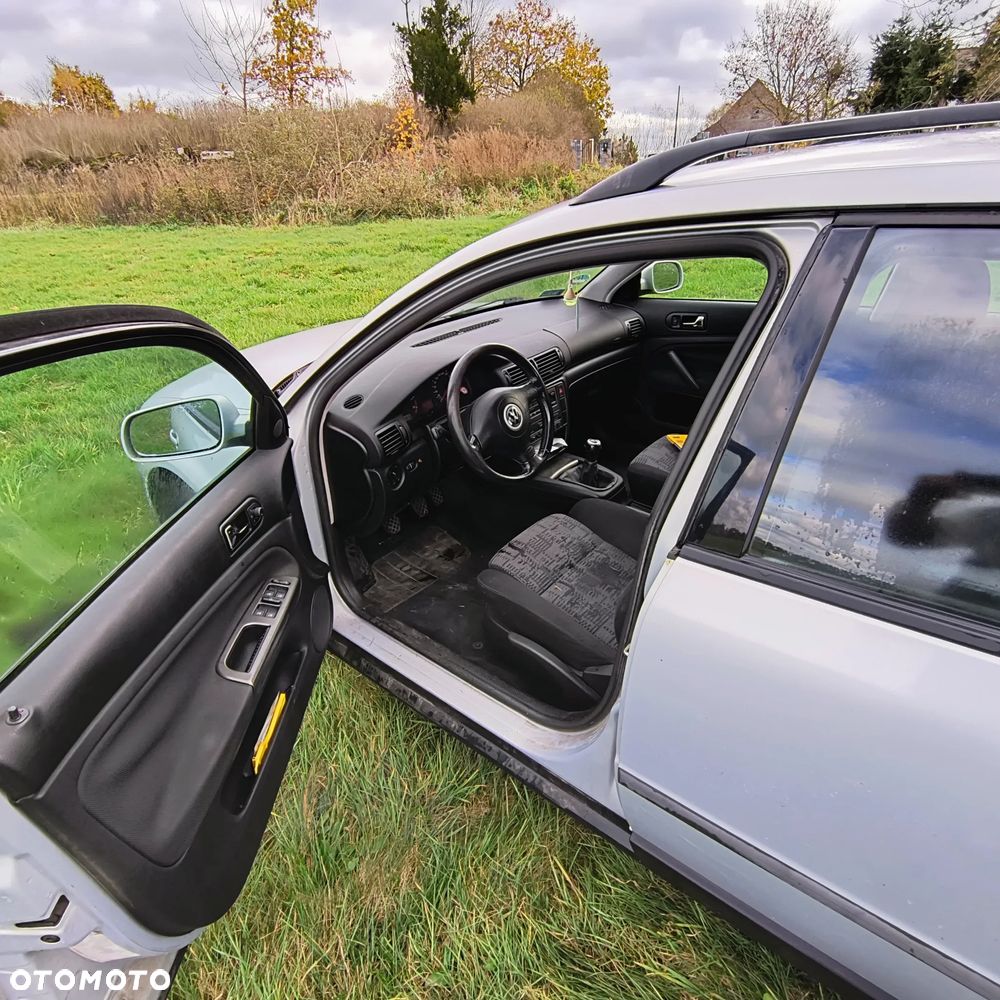 Volkswagen Passat 2.3 V5 Comfortline - 4