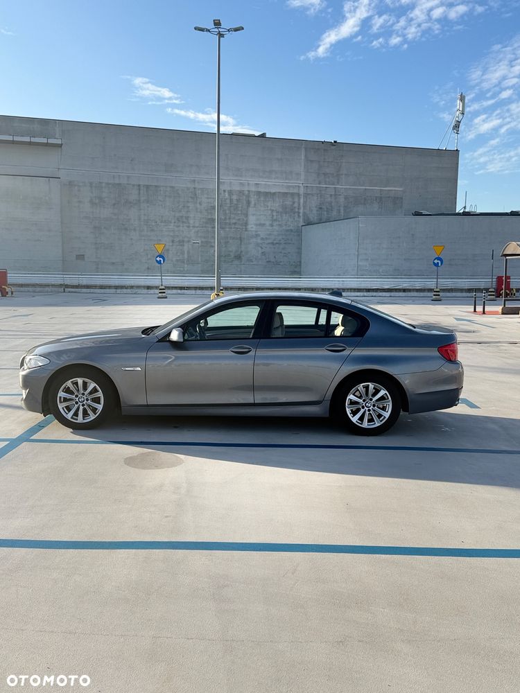 BMW 5 Series 2010 photo 2