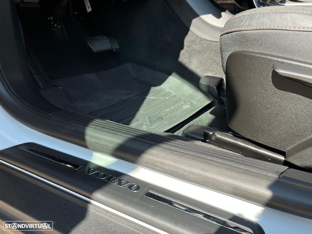Volvo V40 Cross Country 1.5 T3 Summum Geartronic - 19
