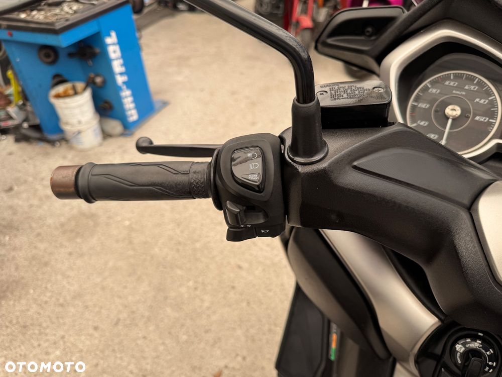 Yamaha X-max - 11