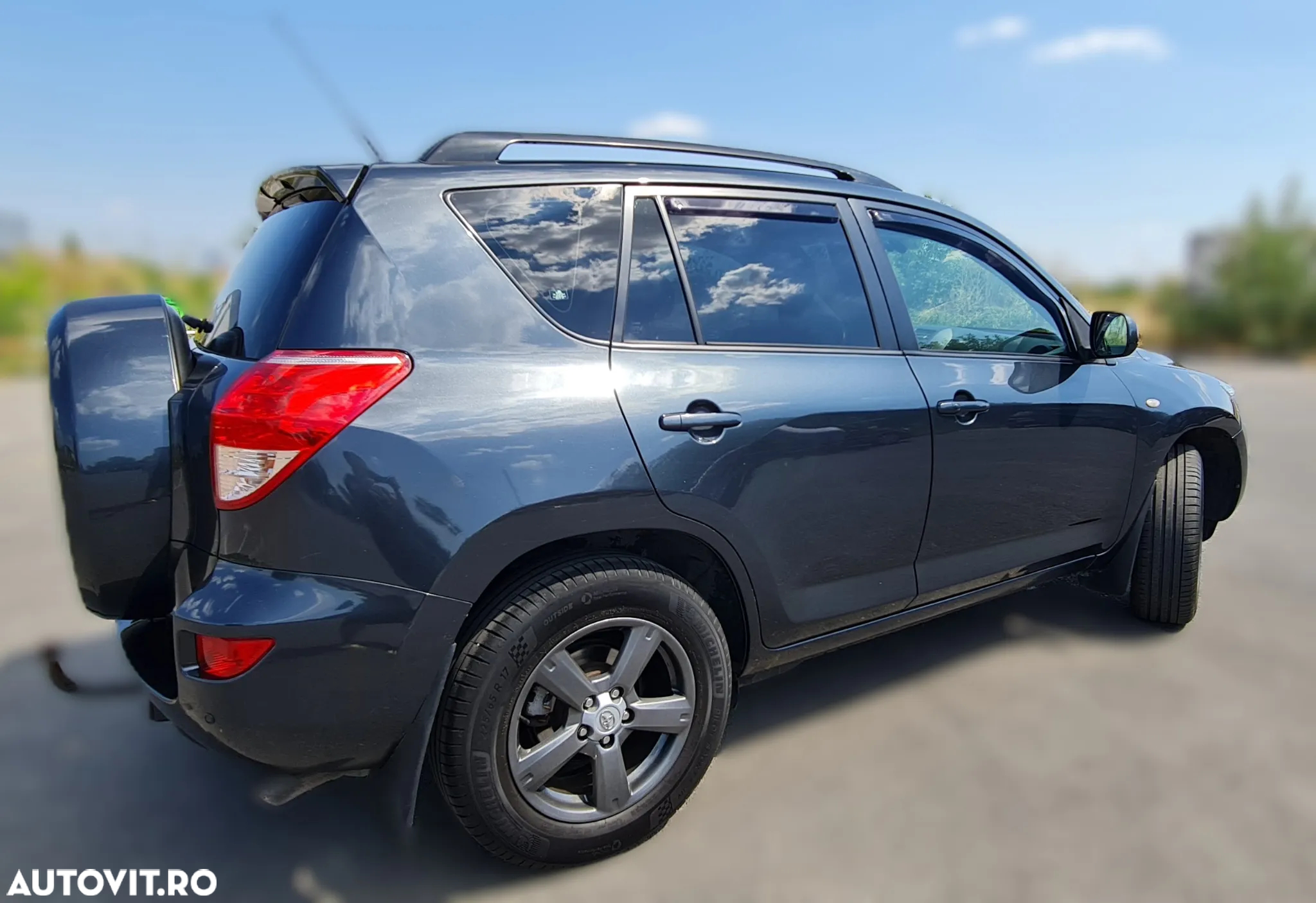 Toyota RAV4 2.0 Aut Luxury - 3