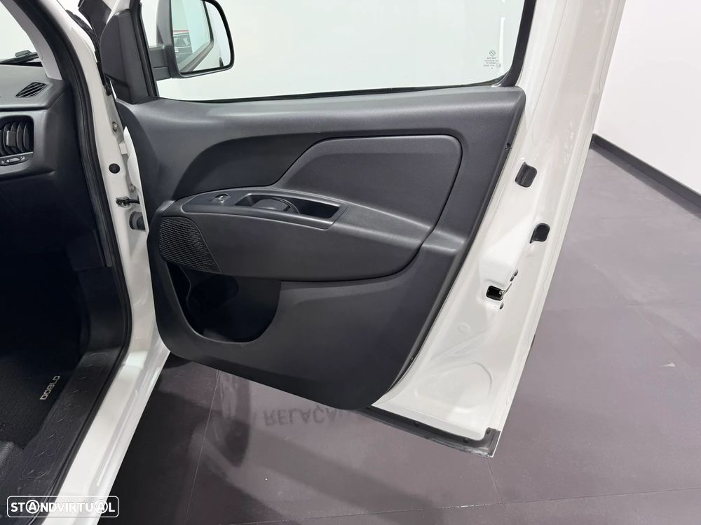 Fiat DOBLO CARGO 1.3 M-JET 95 CV - 3 LUGARES - IVA DEDUTIVÉL - 38