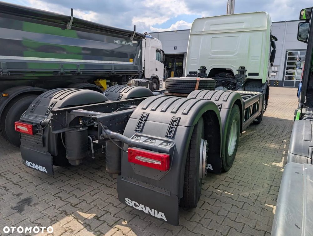 Scania P 340 B6x2*4NA / rama pod zabudowę / oś skrętna / CNG / duża kabina / 8 sztuk - 3