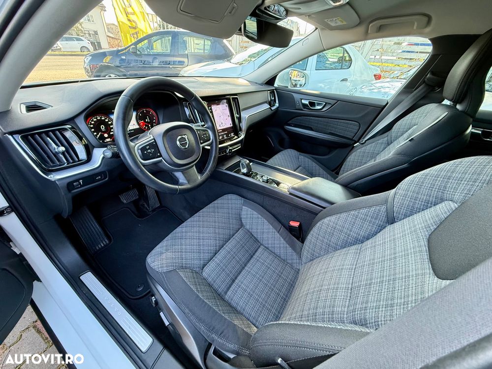 Volvo V60 B4 MHEV AT8 FWD Momentum Pro - 5