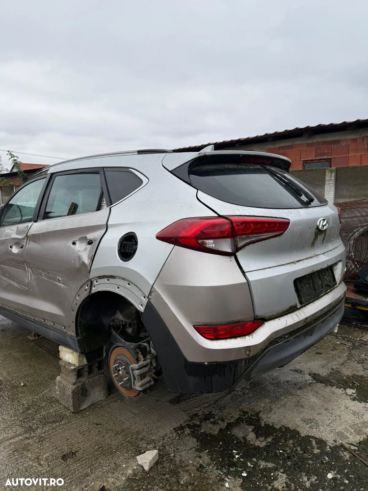 Hyundai Tucson 2.0 CRDI 4WD 6AT Luxury+ - 3