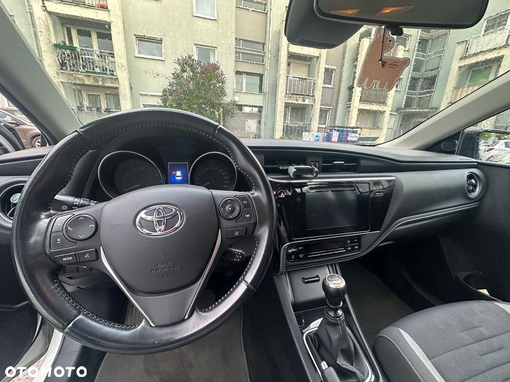 Toyota Auris 1.6 Premium - 9